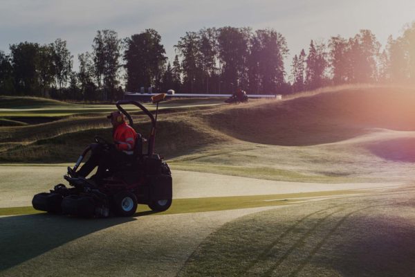 Tapiola_Golf_kentanhoito